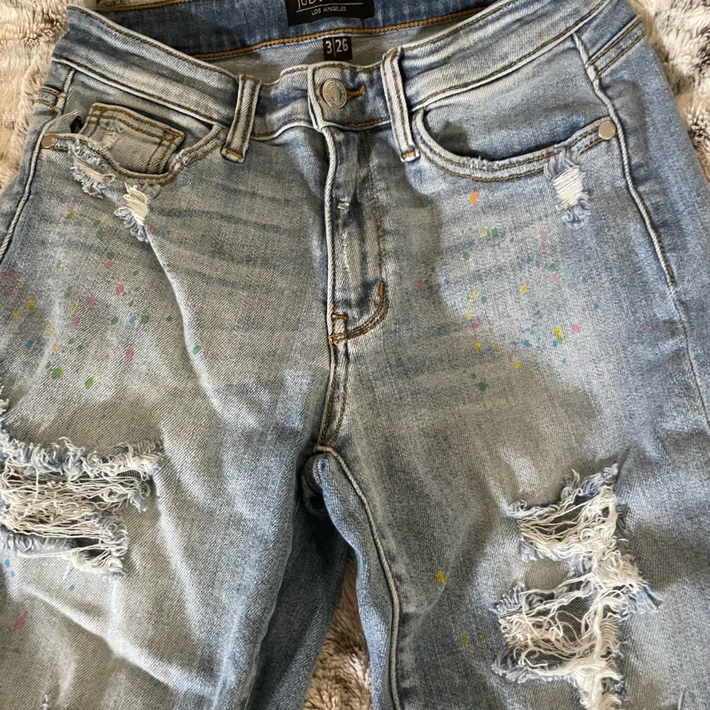 Judy Blue Splatter paint distressed boyfriend cut jeans, size 3/26. Can go to 28